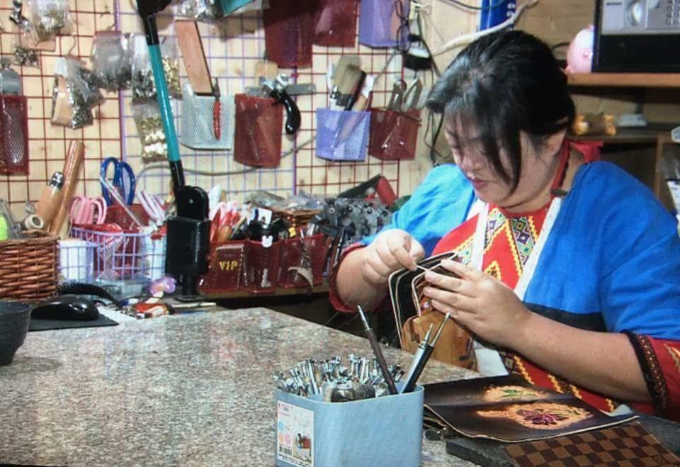 Golden Leather Carving Studio Leye Εξωτερικό φωτογραφία